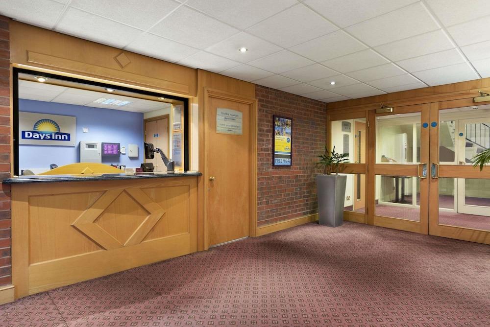 Super 8 By Wyndham Chester East Exteriér fotografie